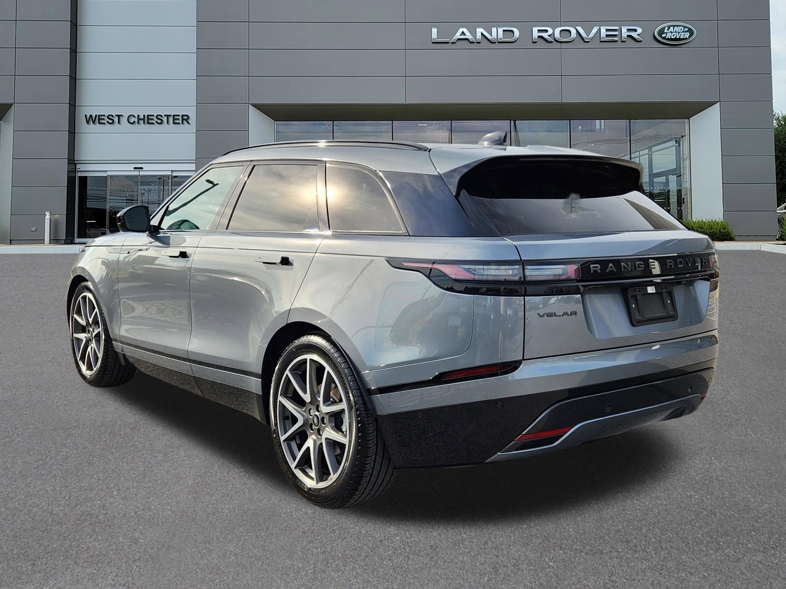 Certified Used 2026 Zadar Gray Premium Metallic Land Rover Dynamic SE image 3