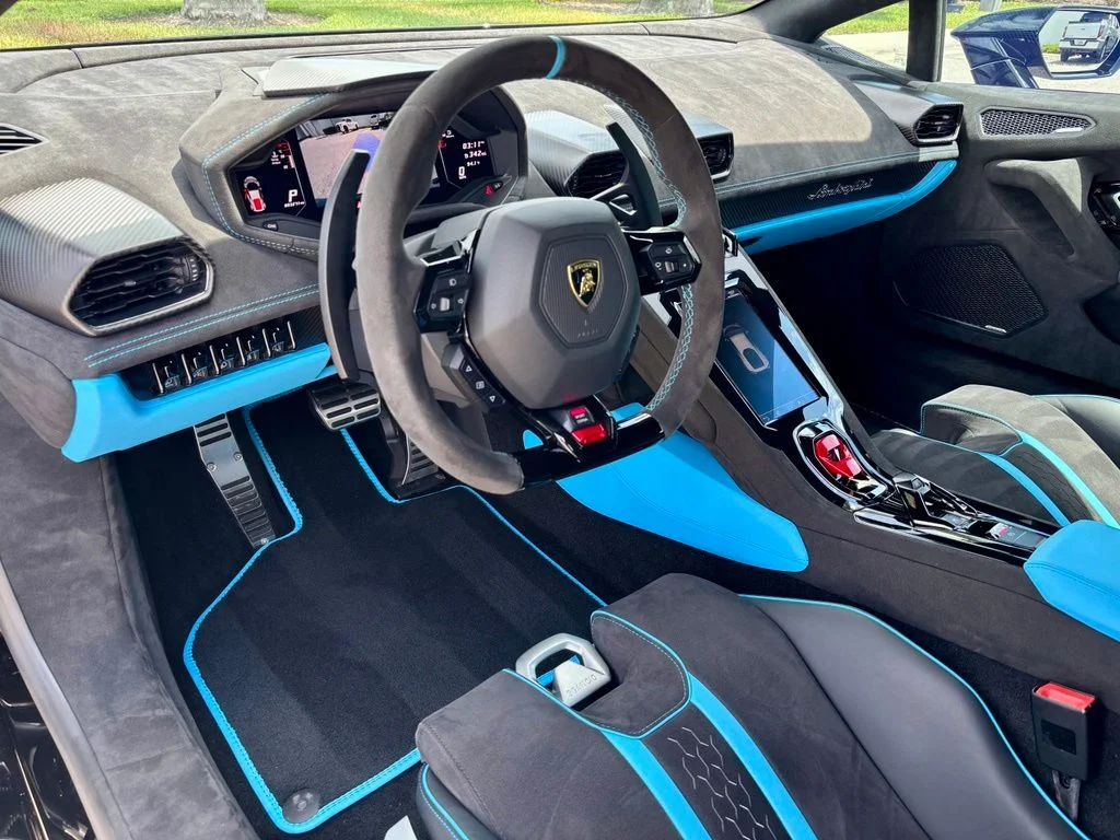 Used 2024 Nero Noctis Metallic Lamborghini  image 18