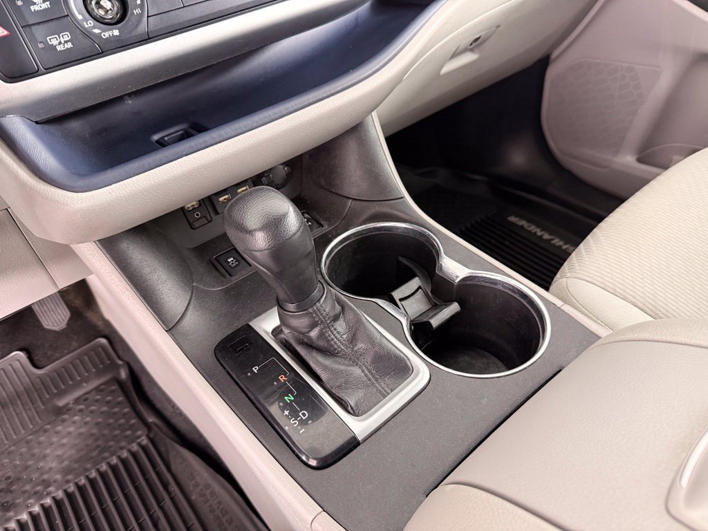 Used 2019 White Toyota LE image 4
