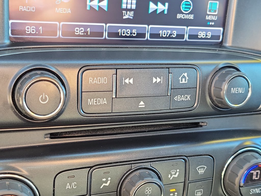 Used 2018 SUMMIT WHITE Chevrolet LT image 28