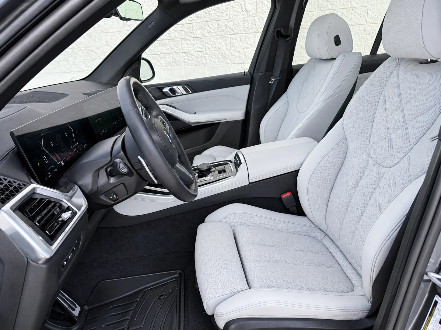 Used 2026 Gray Metallic BMW xDrive40i image 2