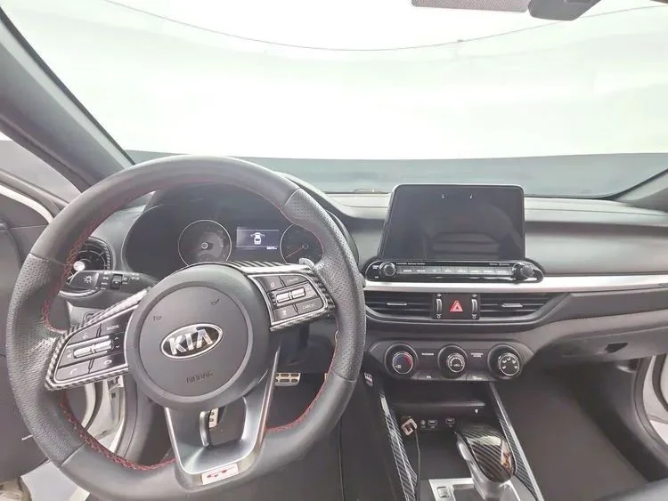 Used 2021  Kia GT Sedan 4D image 9