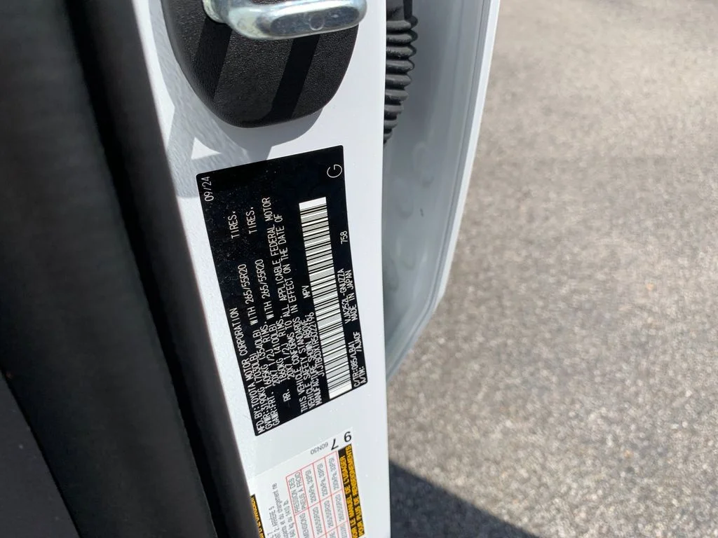 Used 2024 White Lexus 550 Premium image 36