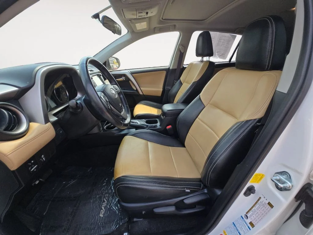 Used 2016 White Toyota XLE image 11