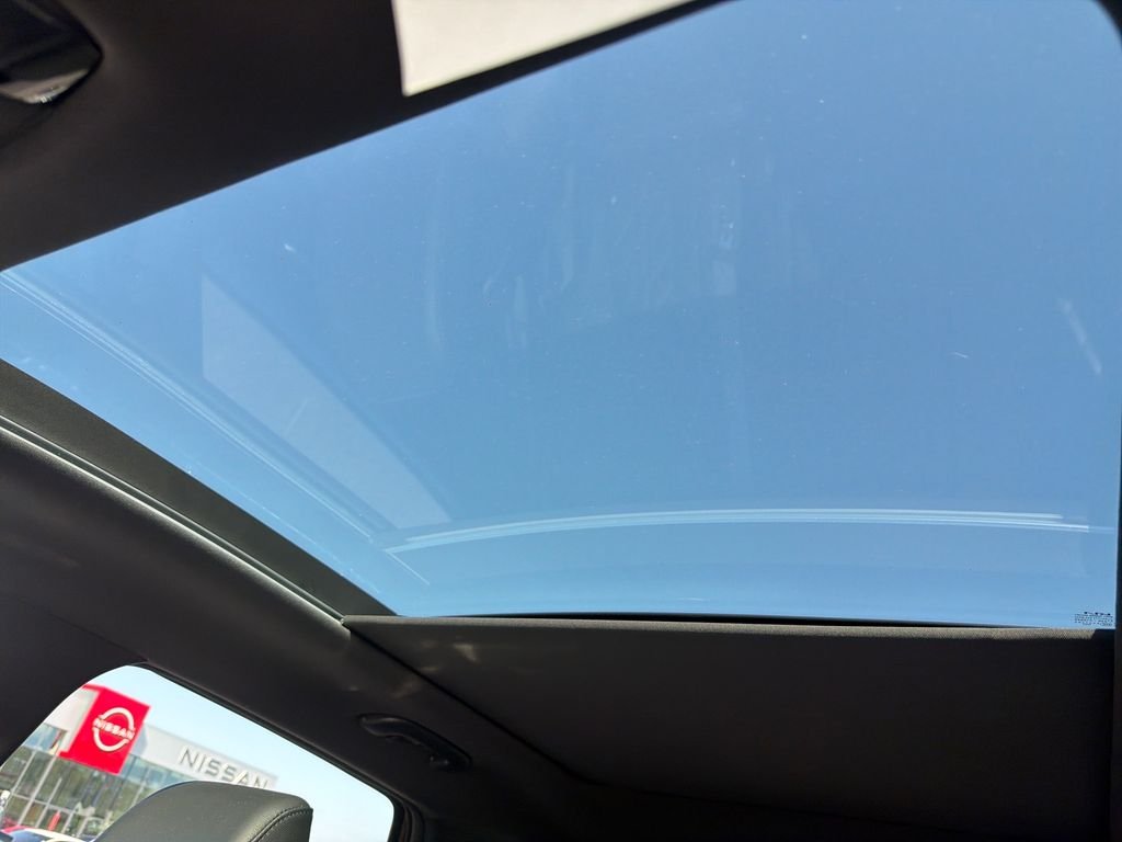 Used 2025 Red Kia X-Line image 24