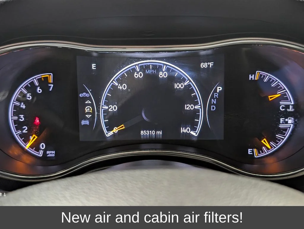 Used 2020 Diamond Black Crystal Pearlcoat Jeep Laredo image 3