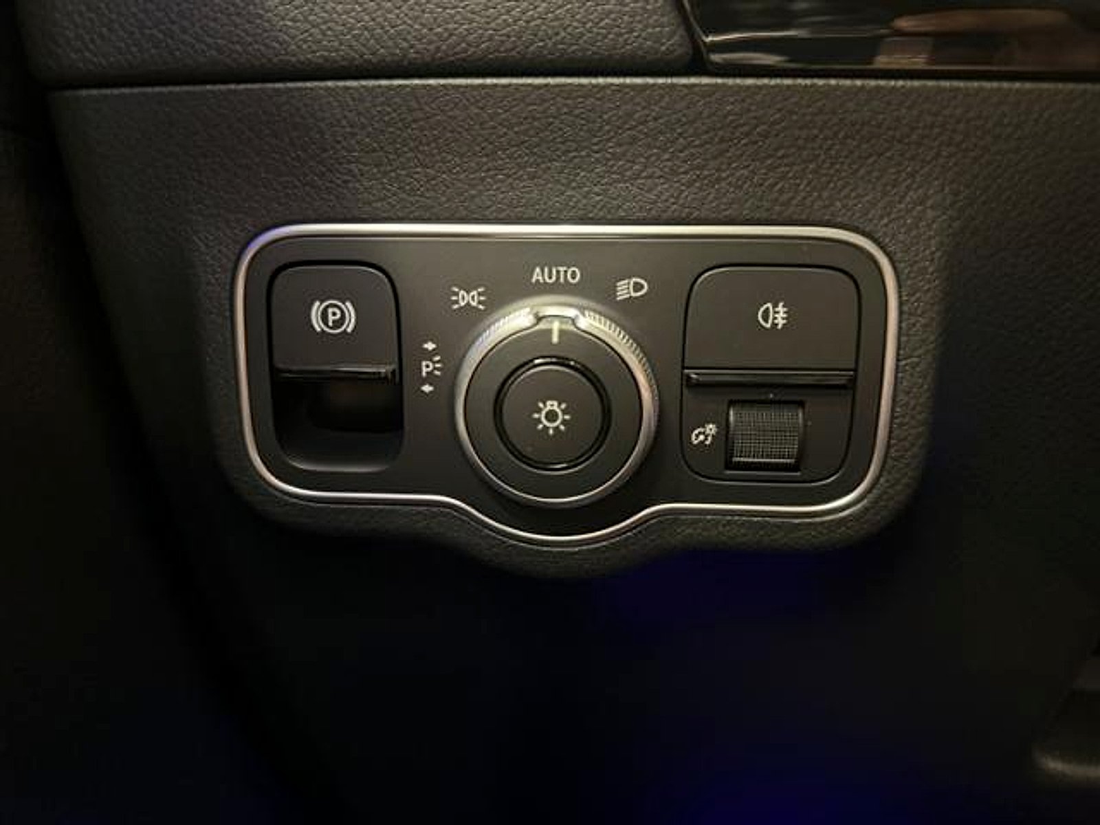 Certified Used 2026 Mountain Grey Metallic Mercedes-Benz 4MATIC® image 27