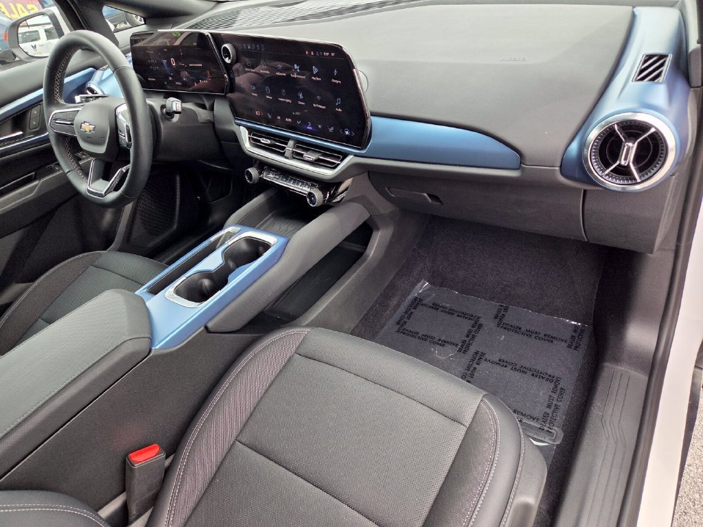 2024 Chevrolet Equinox EV LT - Photo 17