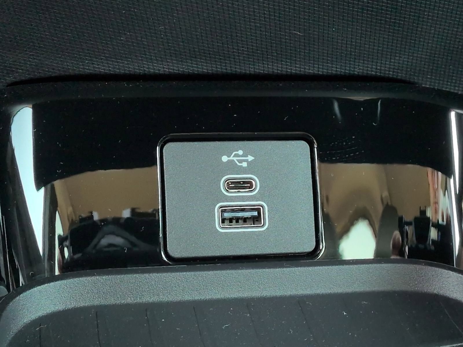 2025 Ford Mustang Mach-E Premium - Photo 32