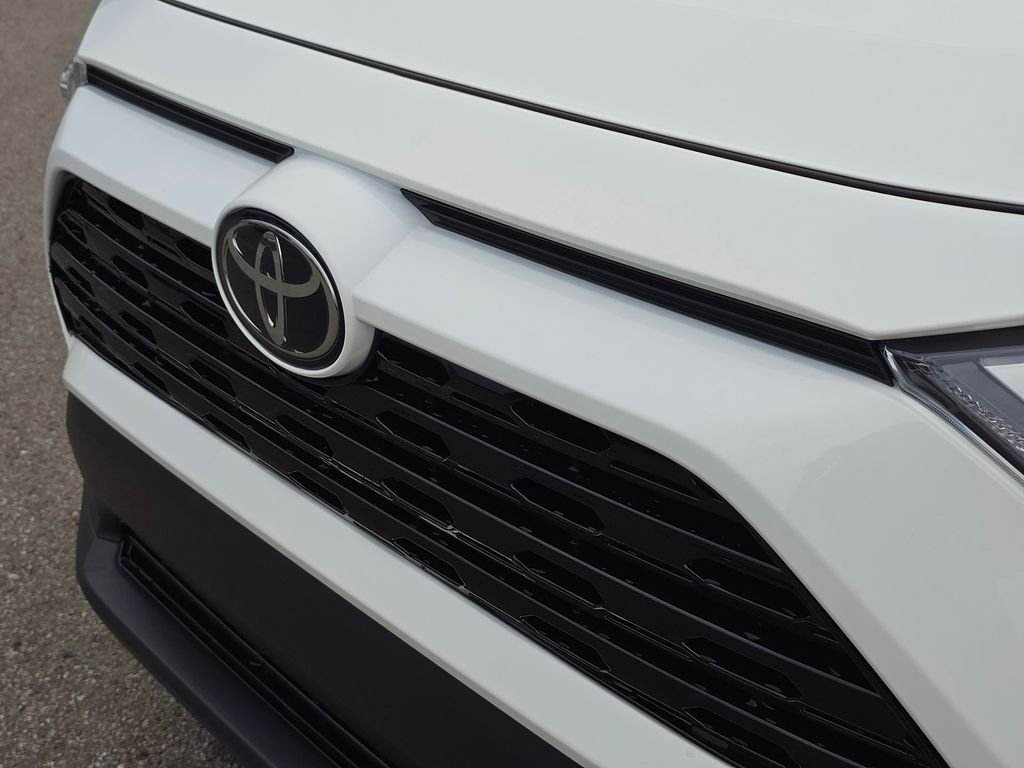 Used 2025 White Toyota LE image 13