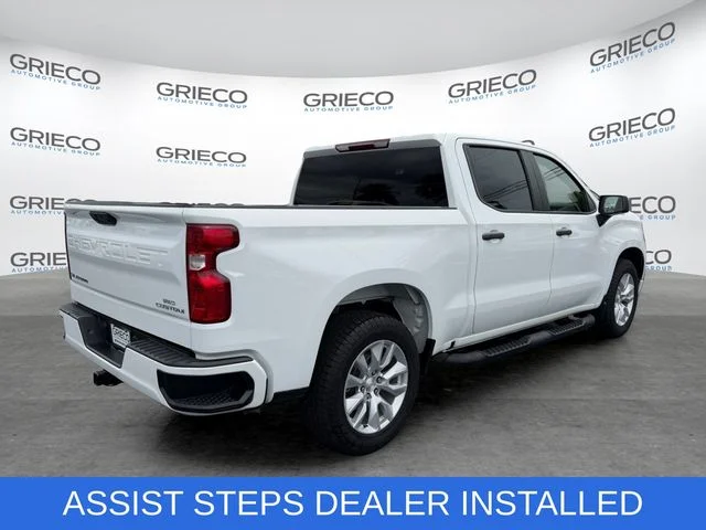Used 2022 White Chevrolet Custom image 7