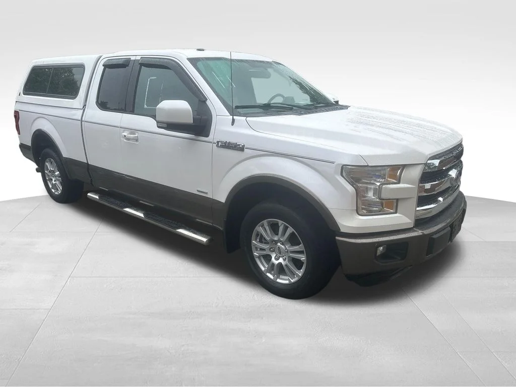 Used 2015  Ford Lariat image 30