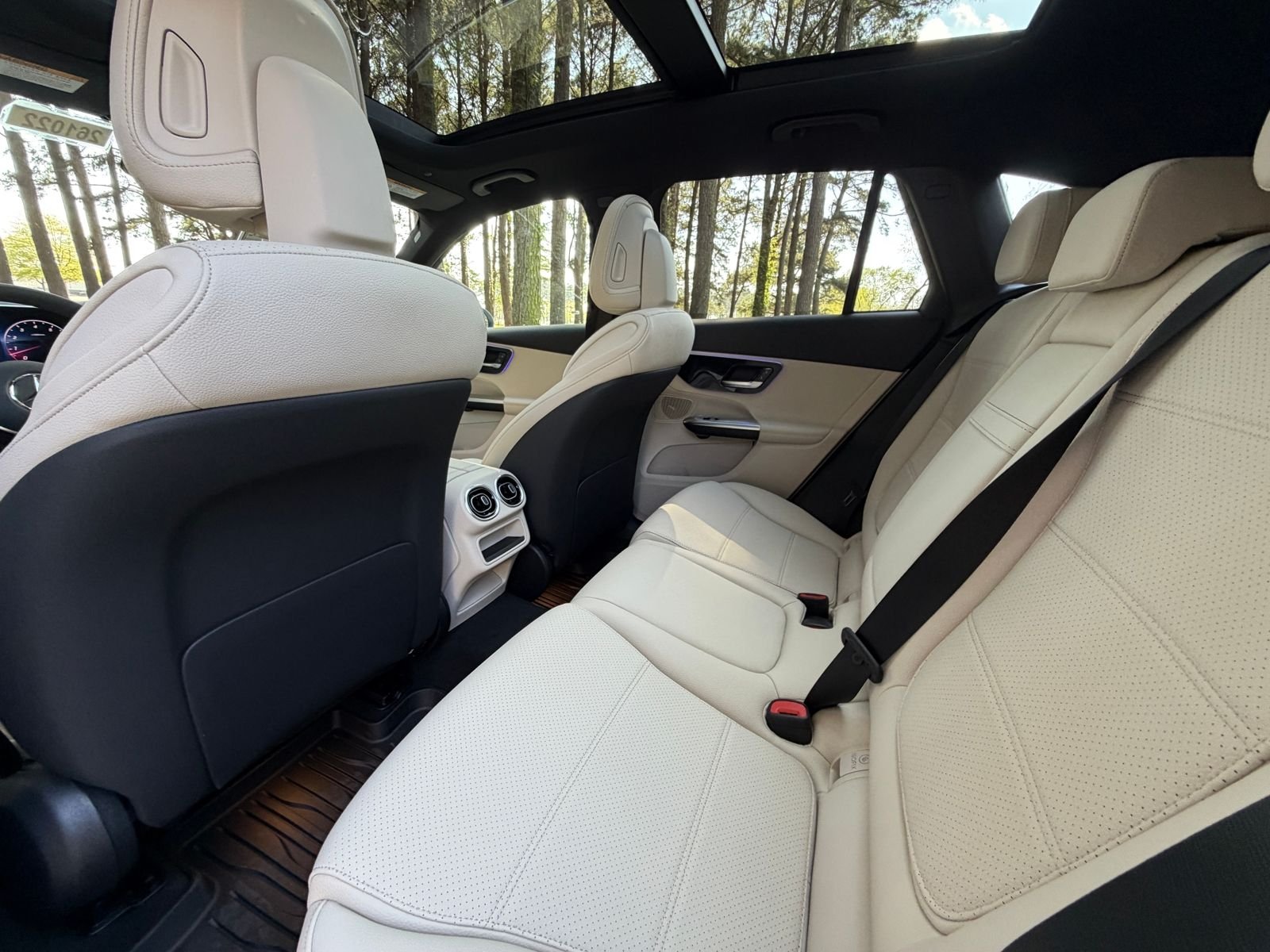 New 2026 Polar White Mercedes-Benz GLC 300 image 13
