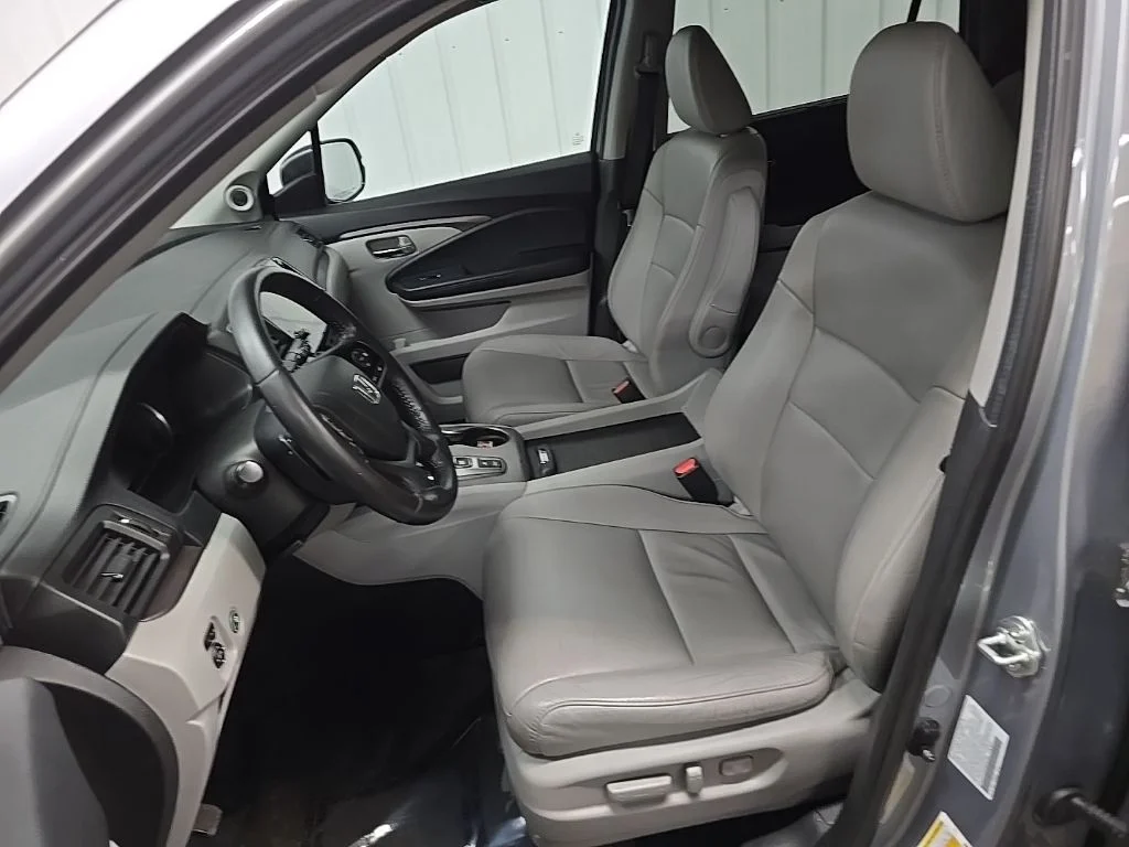 Used 2022 Gray Honda Special Edition image 30