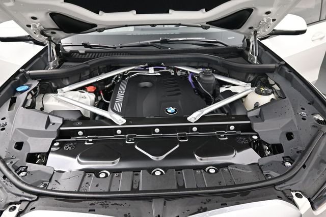 Used 2025 White BMW xDrive40i image 27