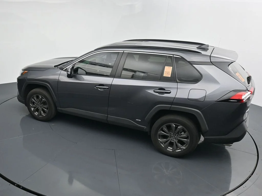 Used 2022 Gray Toyota XLE Premium image 20
