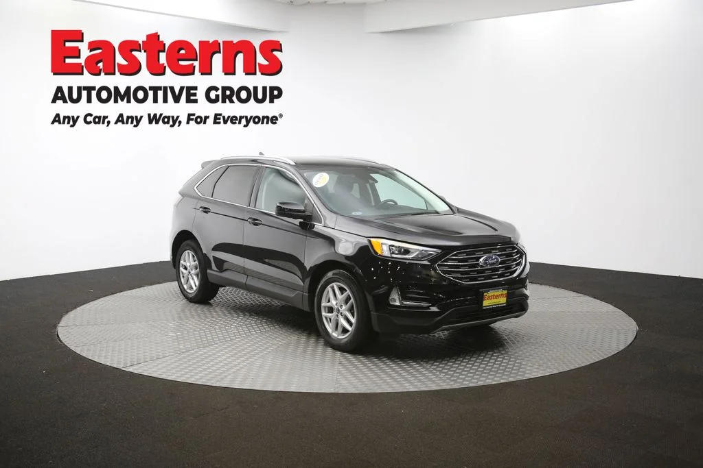 Used 2022 Black Ford SEL image 48