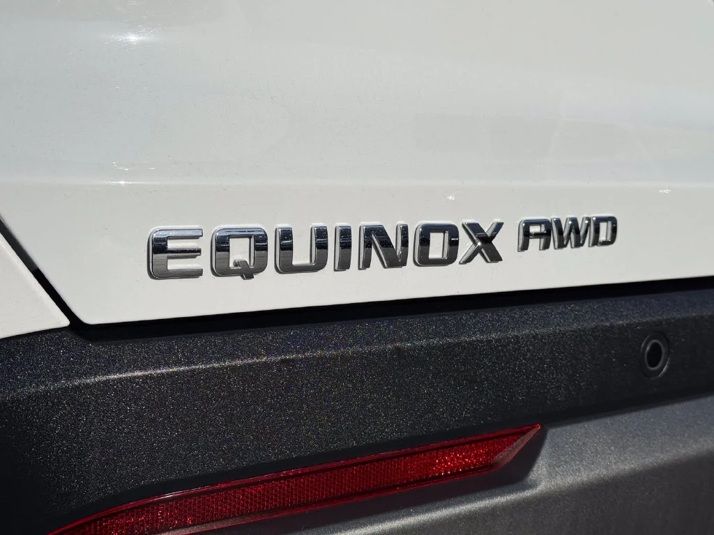 Used 2026 Summit White Chevrolet LT image 10