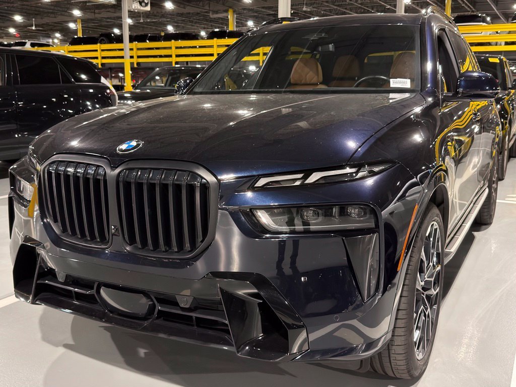 Used 2025 Carbon Black Metallic BMW xDrive40i image 1