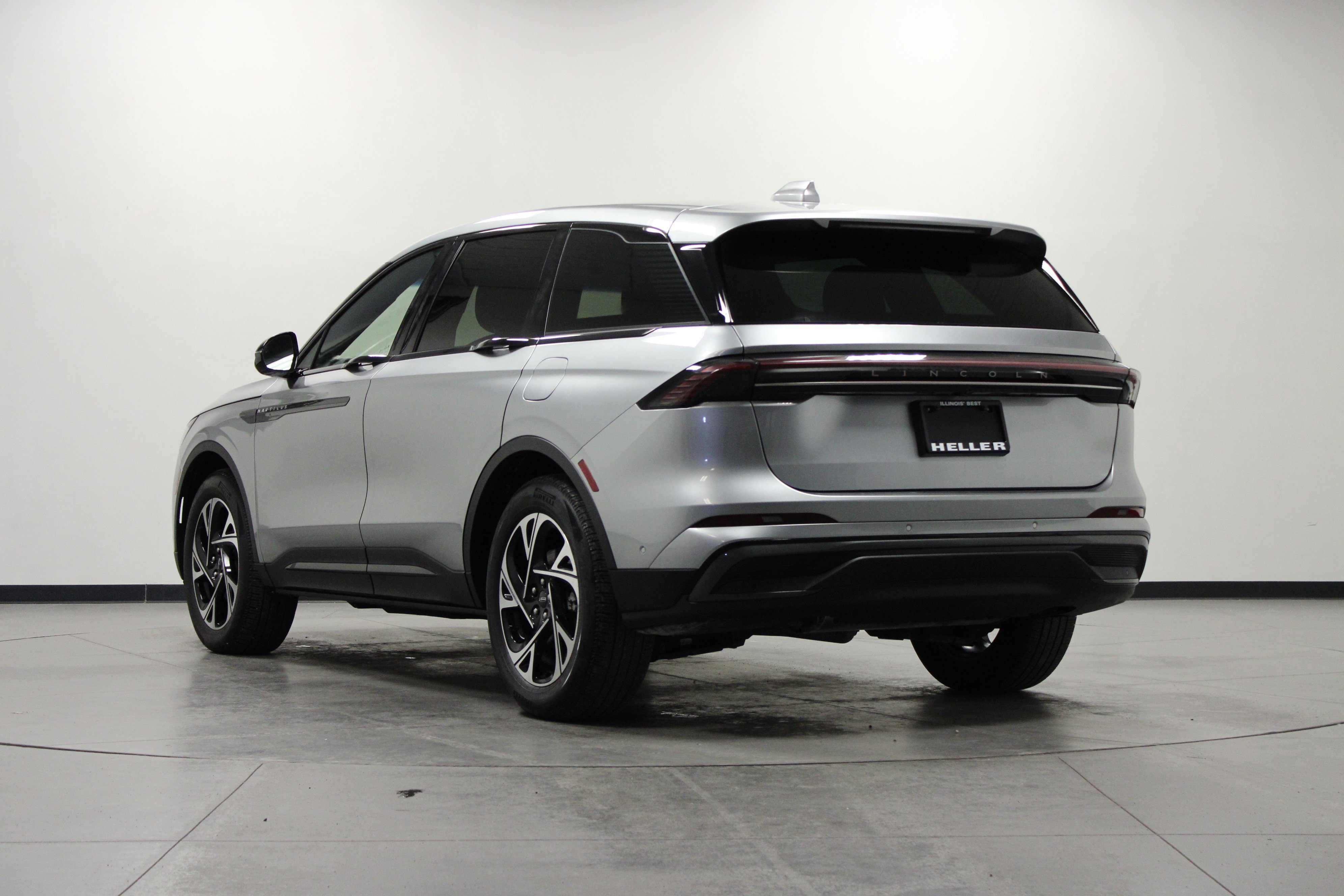 Used 2024 Radiance Metallic Lincoln Premiere image 6
