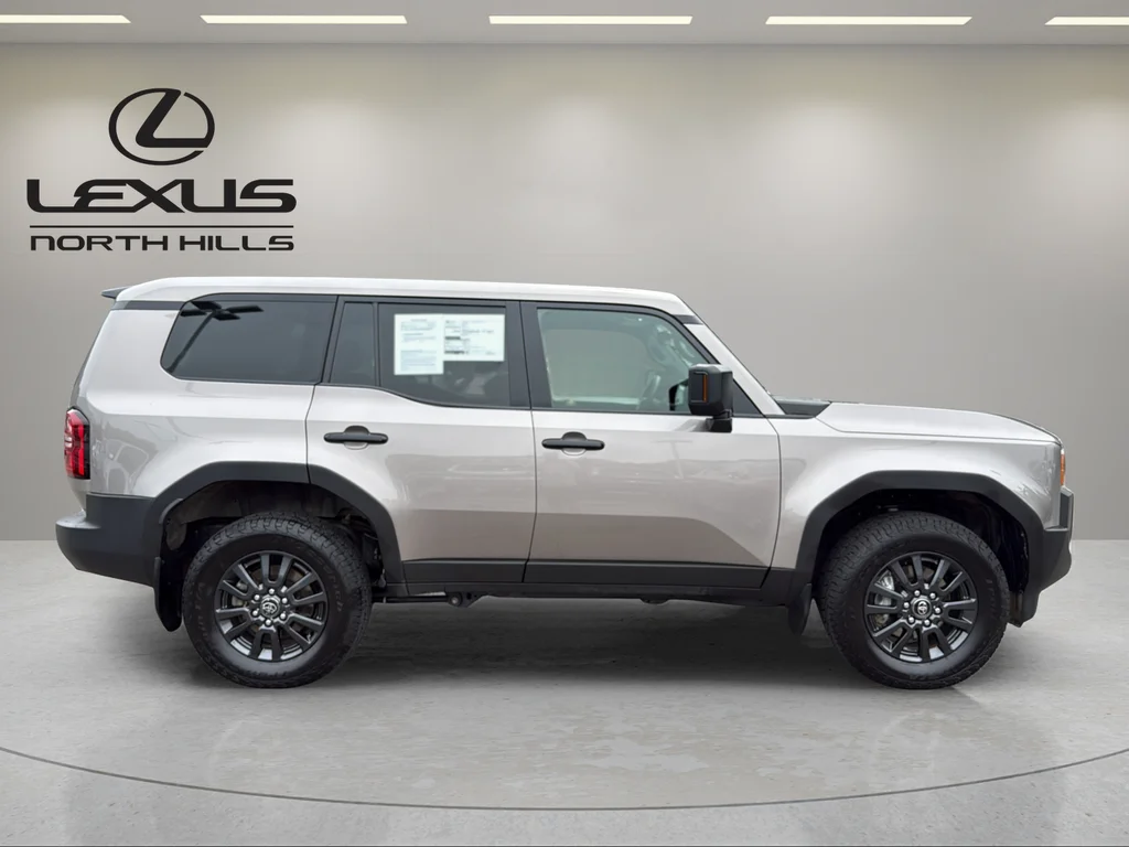 Used 2025  Toyota 1958 image 5