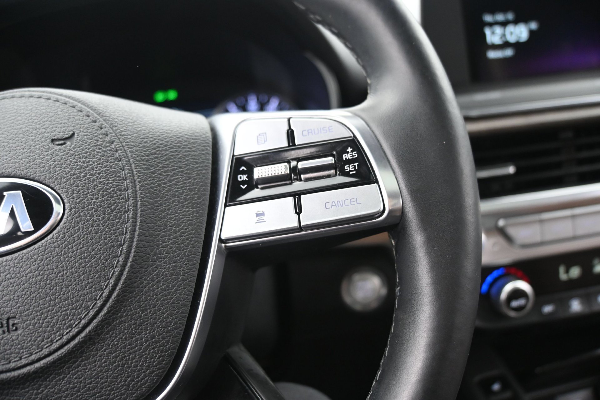 Used 2020 Snow White Pearl Kia SX AWD image 27