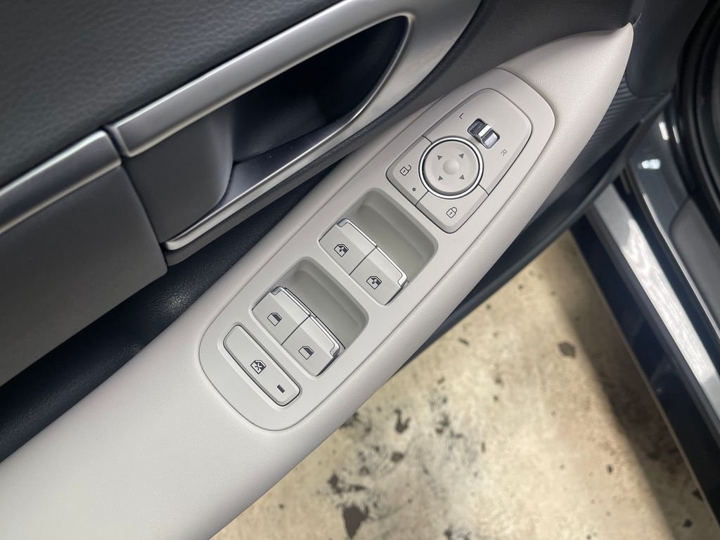 Used 2024 Gray Hyundai SEL image 16