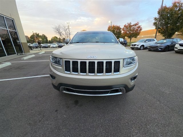 Used 2015 Beige Jeep Limited image 5