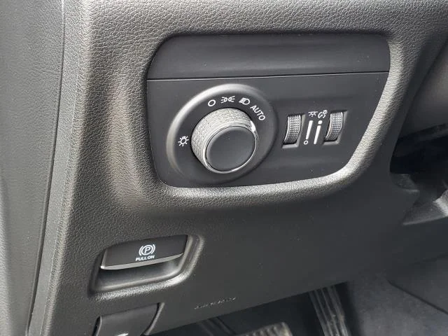 Used 2023 Diamond Black Crystal Pearlcoat Jeep Laredo X image 9