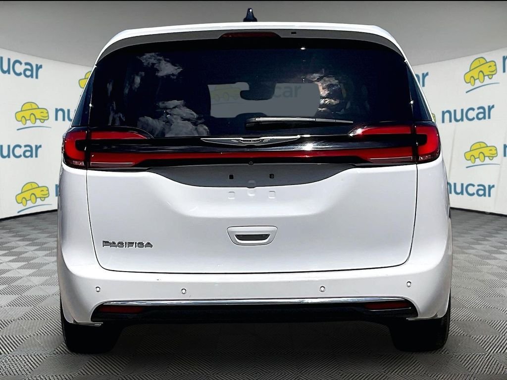 Used 2023 White Chrysler Touring L image 5