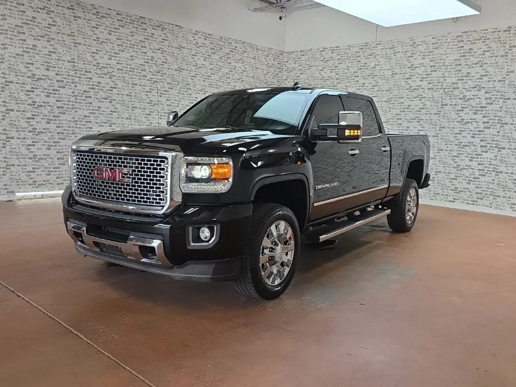 Used 2017 Onyx Black GMC Denali image 4