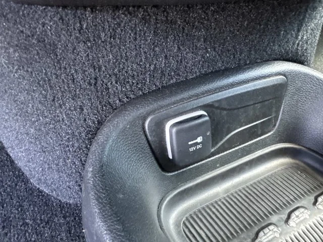 Used 2025 White Chrysler Select image 47