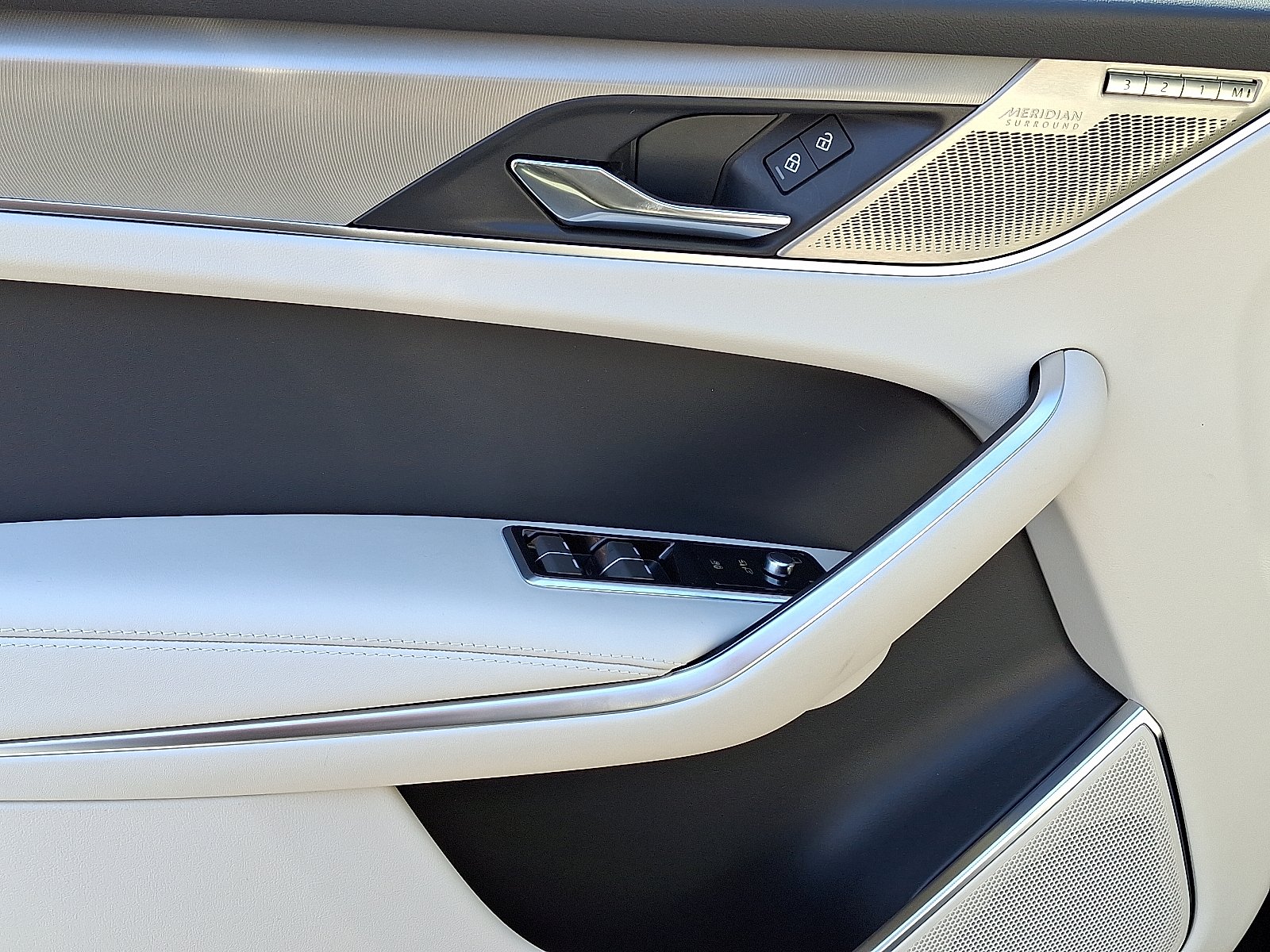 2026 Jaguar F-Pace R-Dynamic S - Photo 10