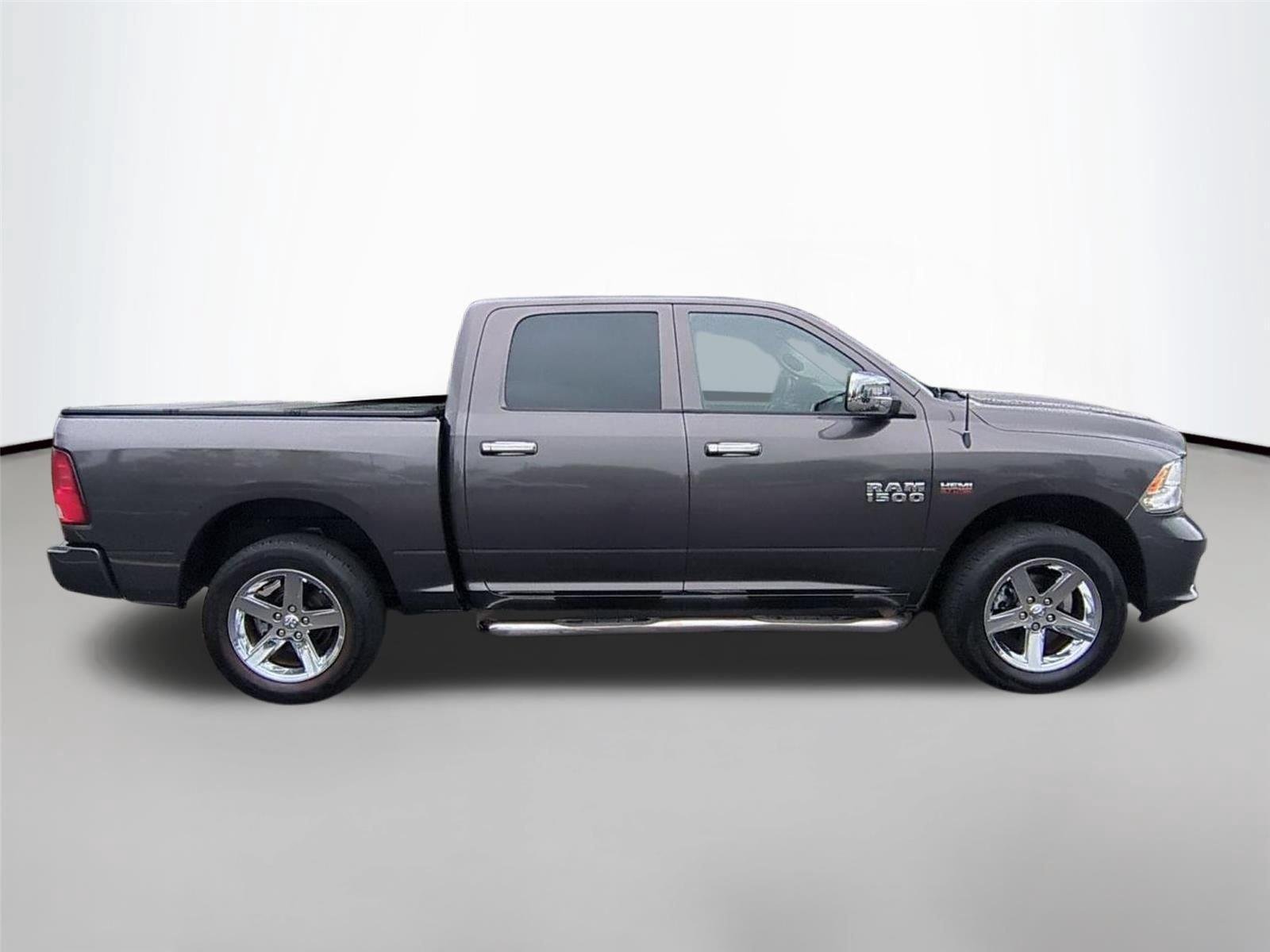 Used 2017 Granite Crystal Metallic Clearcoat Ram Express image 6