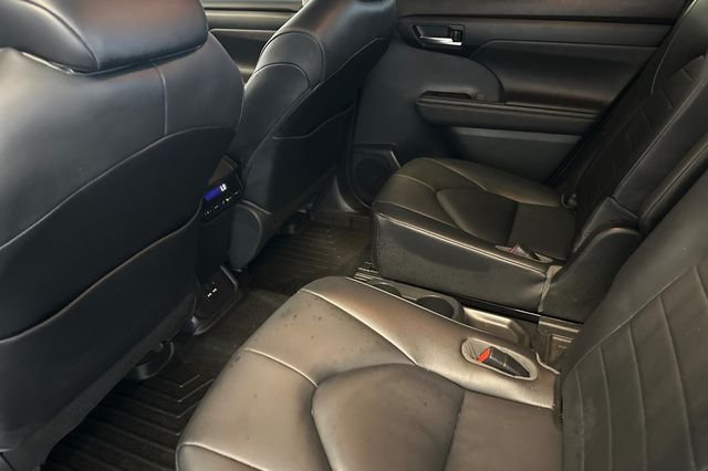 Certified Used 2020 Silver Toyota XLE image 16
