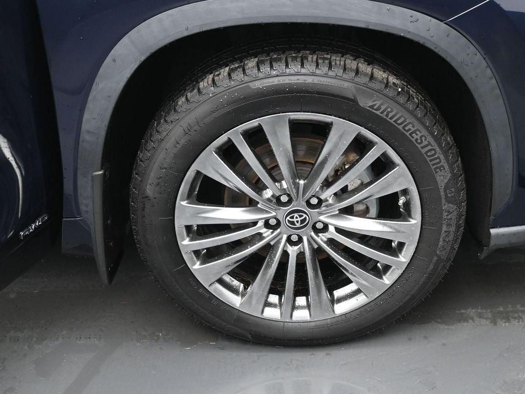 Used 2022  Toyota Limited image 41