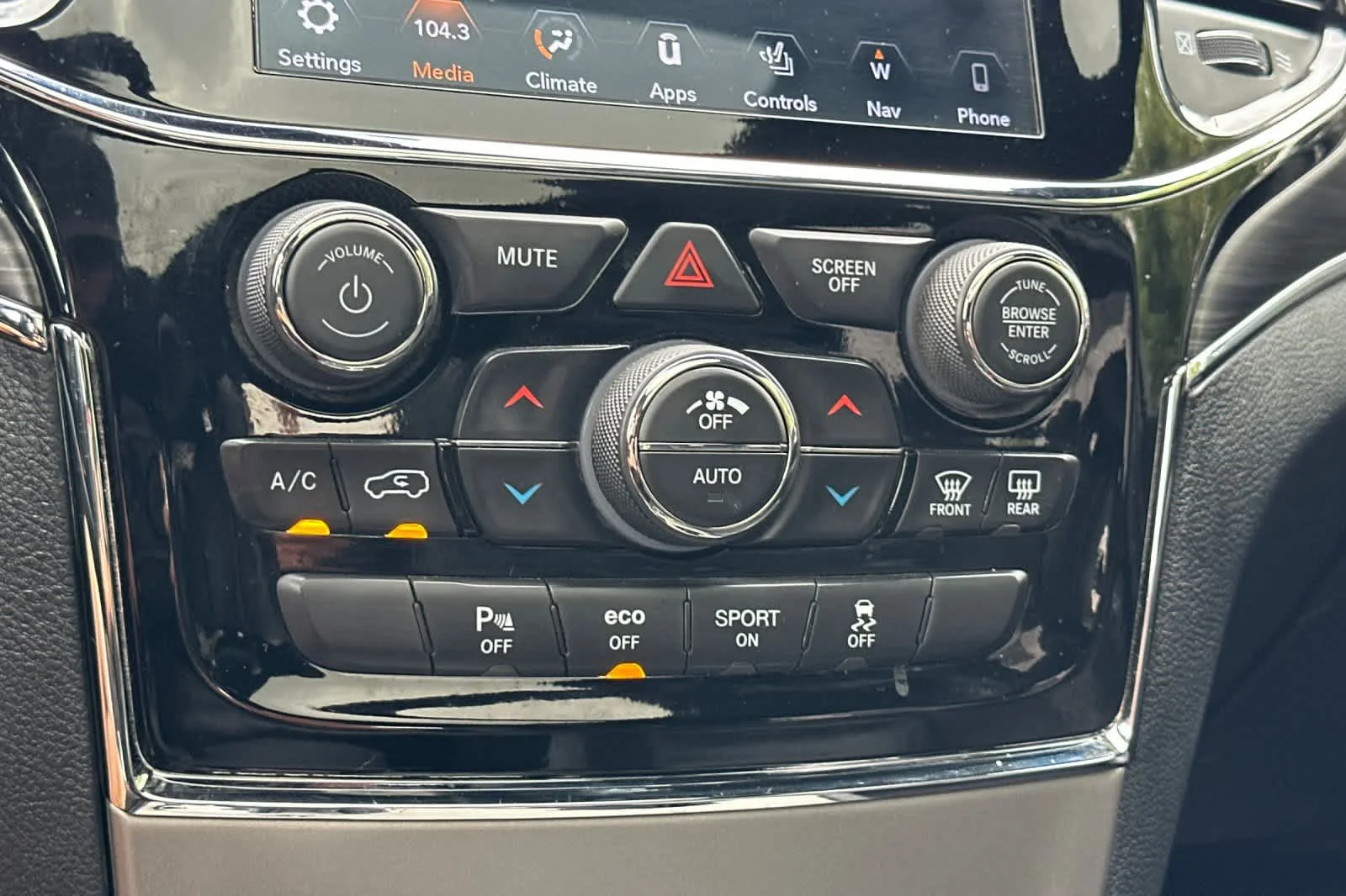Certified Used 2019 Granite Crystal Clearcoat Metallic Jeep Limited image 21