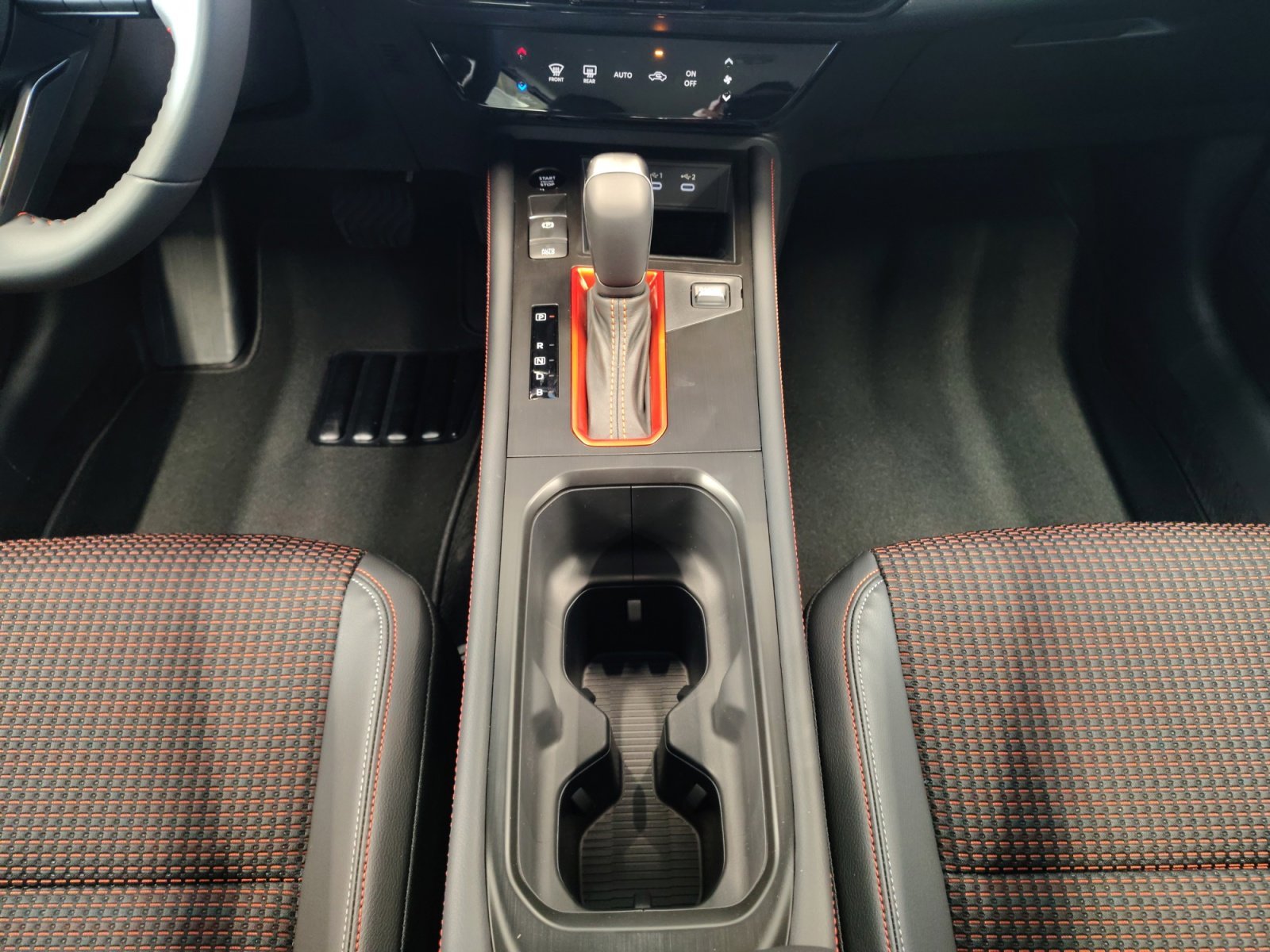 2026 Nissan KICKS SR - Photo 20