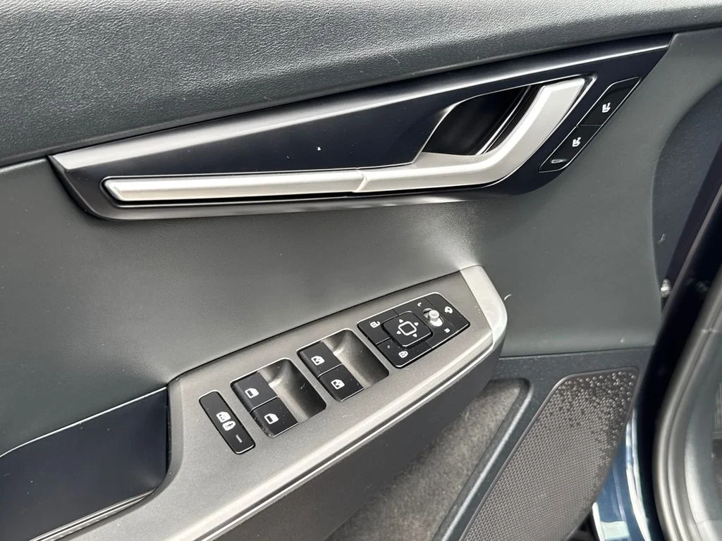 Used 2023 Blue Kia Light image 28