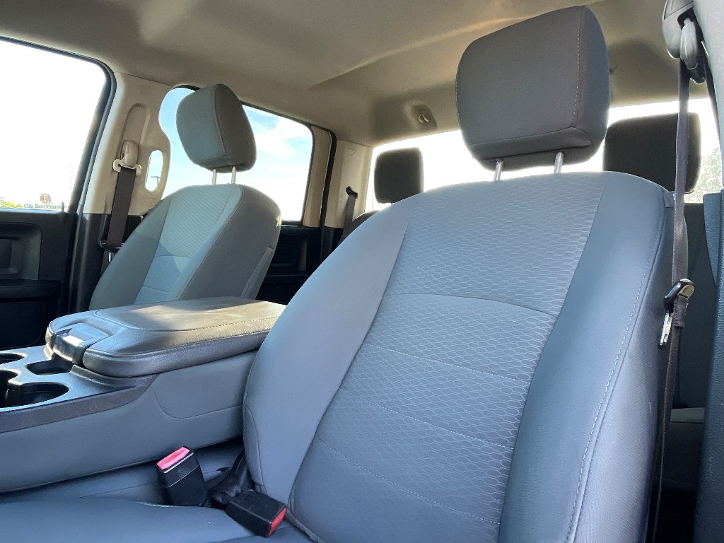 Used 2015 Bright White Clearcoat Ram Tradesman image 13