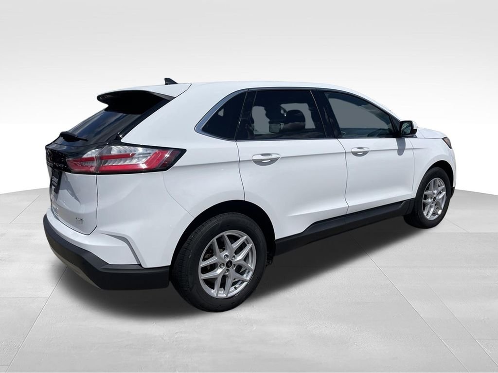 Used 2024 White Ford SEL image 4