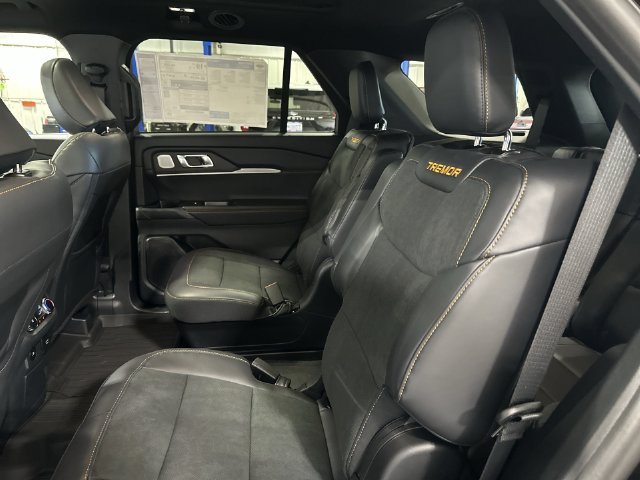 New 2027 Agate Black Metallic Ford Tremor® image 30