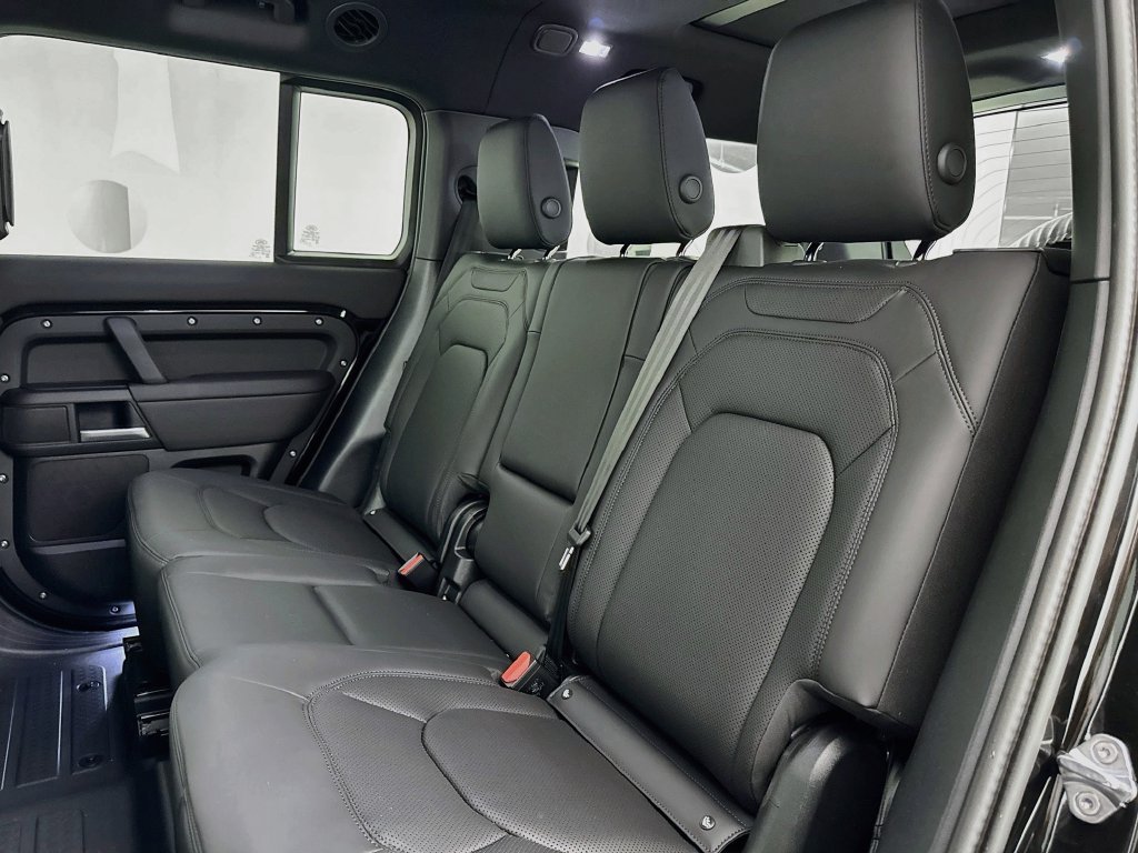 New 2026 Santorini Black Land Rover S image 25