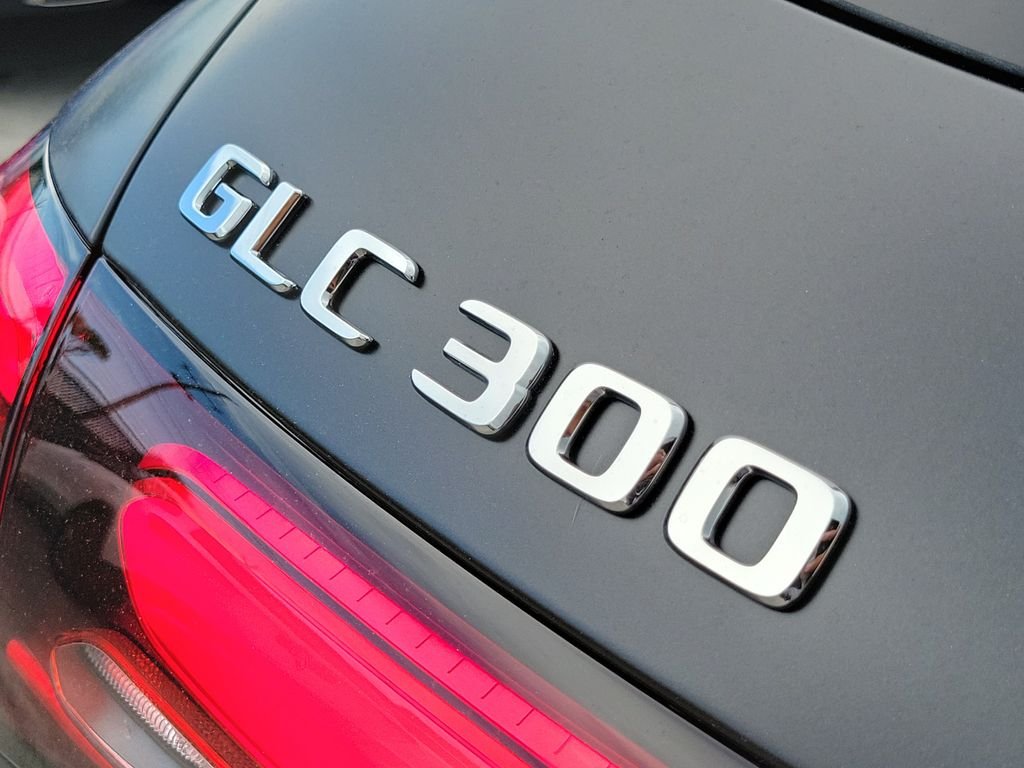 New 2027 MANUFAKTUR exclusive graphite grey magno Mercedes-Benz GLC 300 image 7