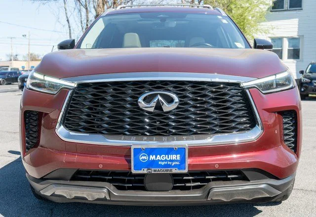 Used 2023 Red INFINITI Sensory image 3