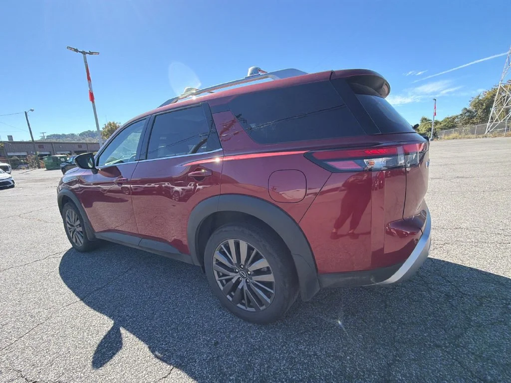 Used 2025 Red Nissan SL image 3