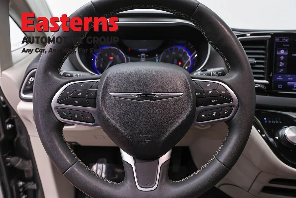 Used 2023 Gray Chrysler Touring L image 10