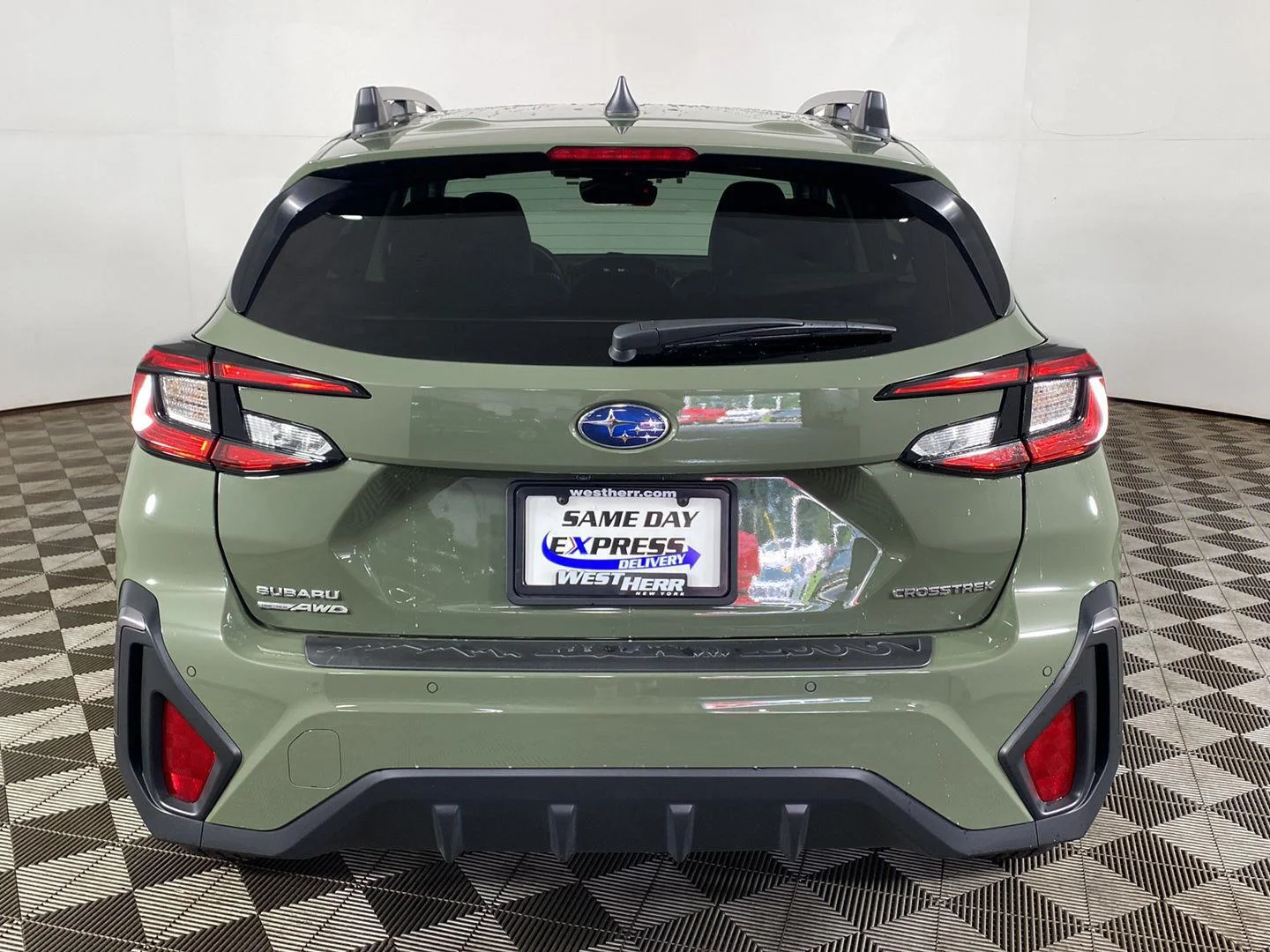 Used 2025 Alpine Green Subaru Limited image 22