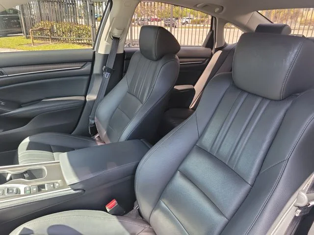 Used 2022 Silver Honda EX-L image 23