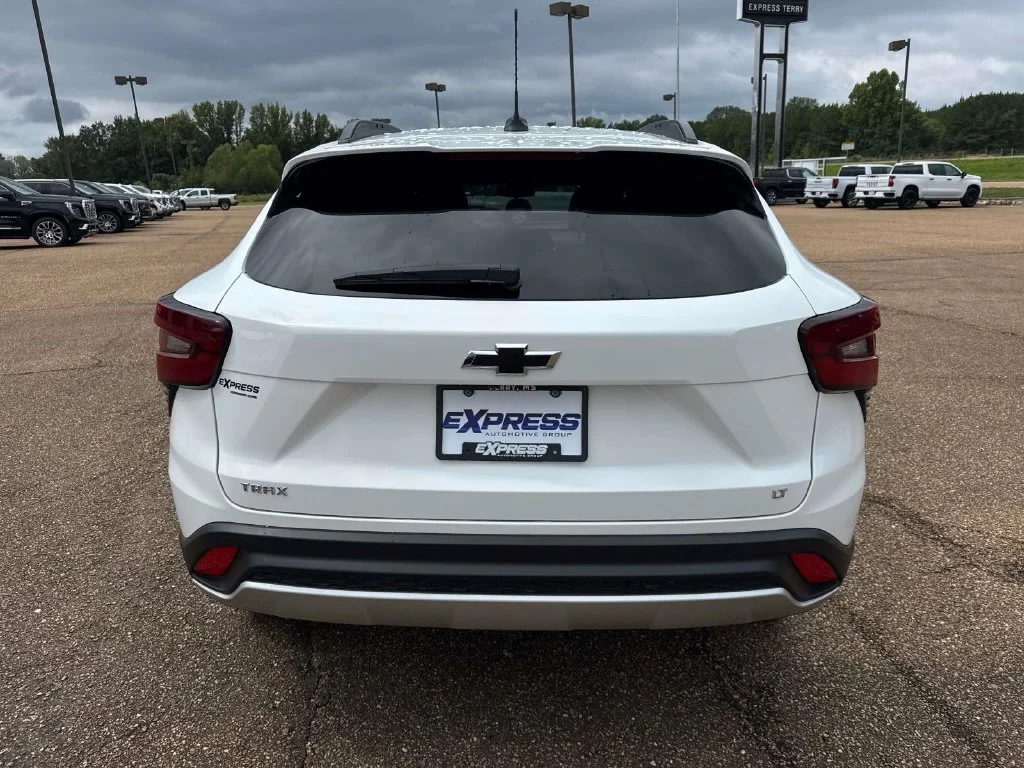 Used 2025 White Chevrolet LT image 7